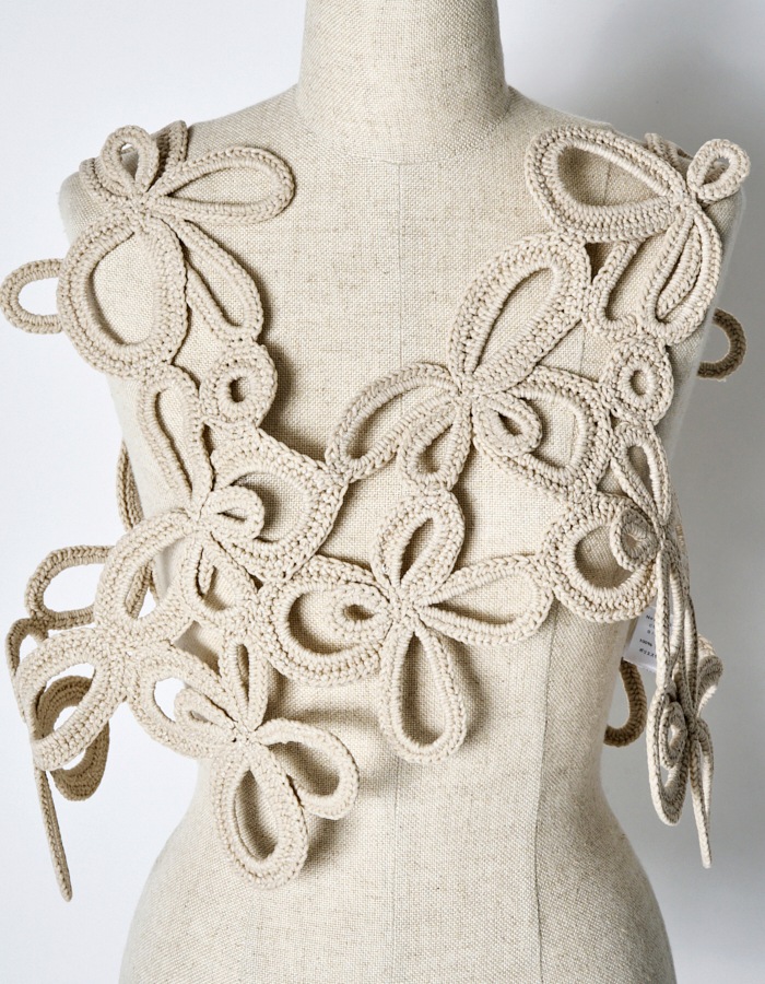 Flower Bond Yarn Harness / beige