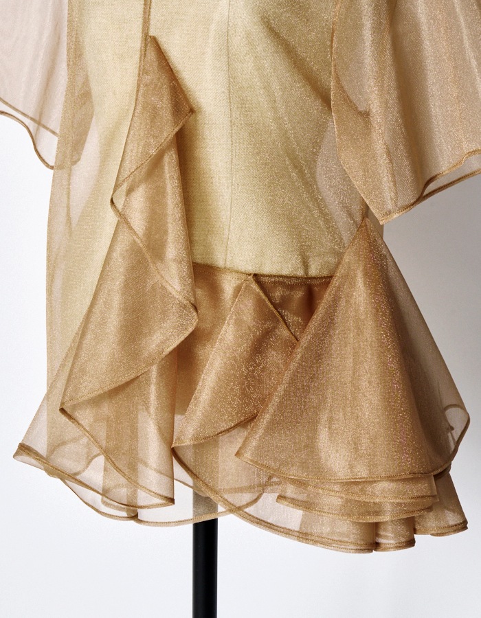 Moon Ruffle Sheer Tops / beige