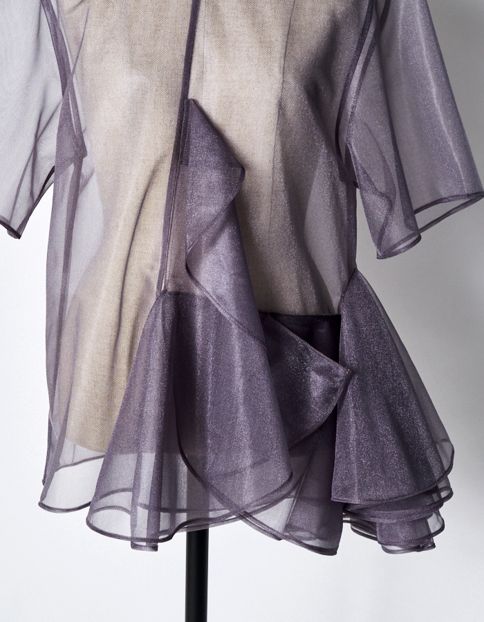 Moon Ruffle Sheer Tops / gray