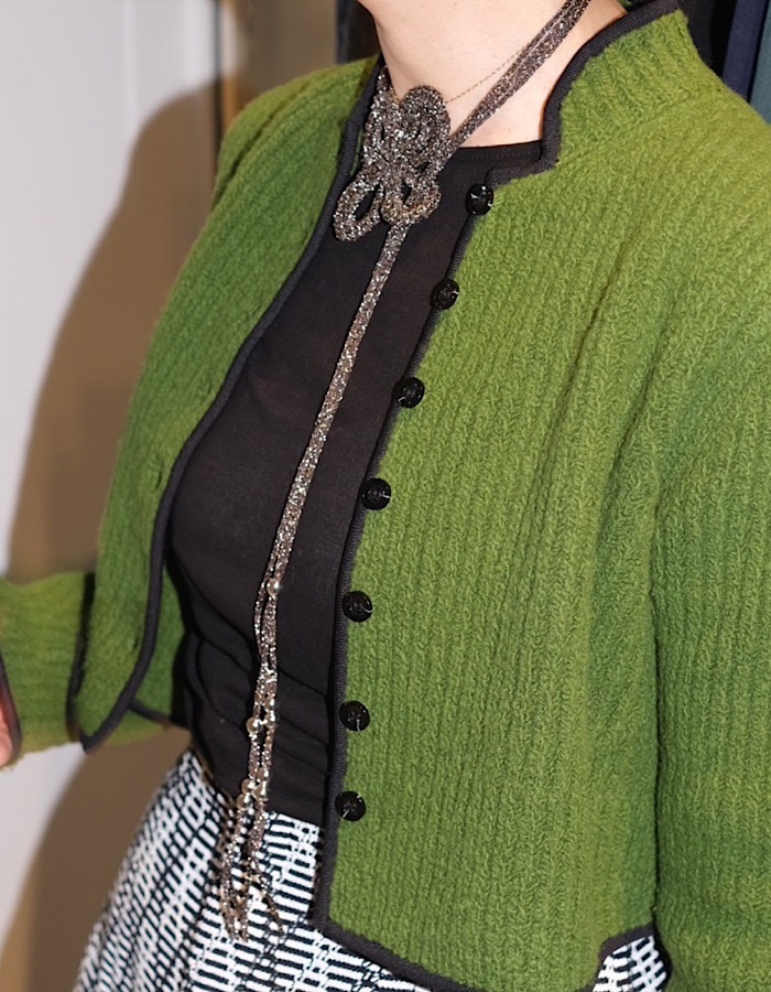 Flower Bond Yarn Choker / gold