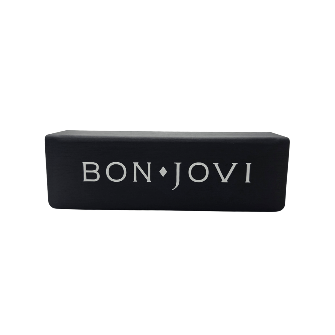 BON JOVIロゴ入りケース