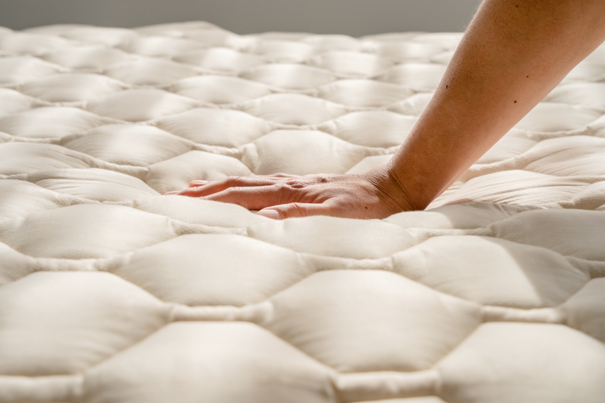 敷パッド　ラジウム鉱石　SLEEP HEXAGON　低放射線ホルミシス　ホルミシス効果　ガン治療補助　痛み　腰痛　緩和　日本製