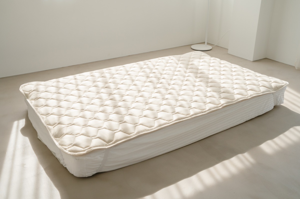 敷パッド　ラジウム鉱石　SLEEP HEXAGON　低放射線ホルミシス　ホルミシス効果　ガン治療補助　痛み　腰痛　緩和　日本製