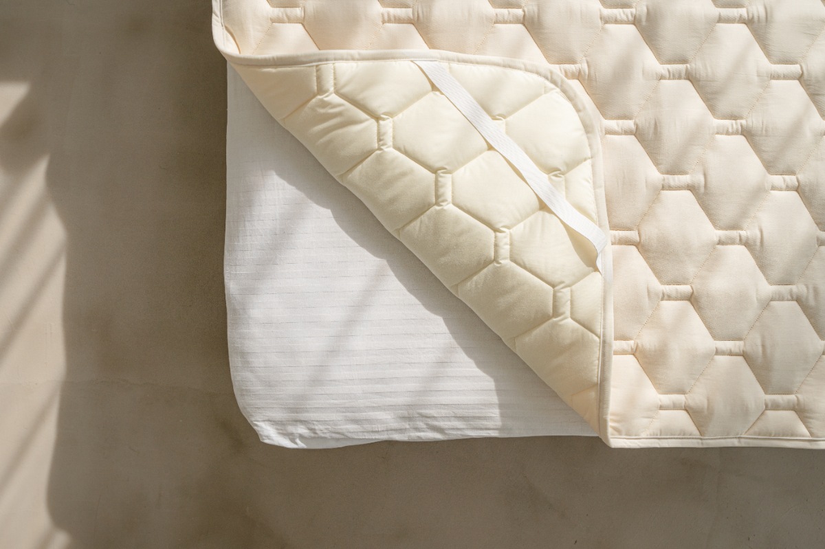 敷パッド　ラジウム鉱石　SLEEP HEXAGON　低放射線ホルミシス　ホルミシス効果　ガン治療補助　痛み　腰痛　緩和　日本製