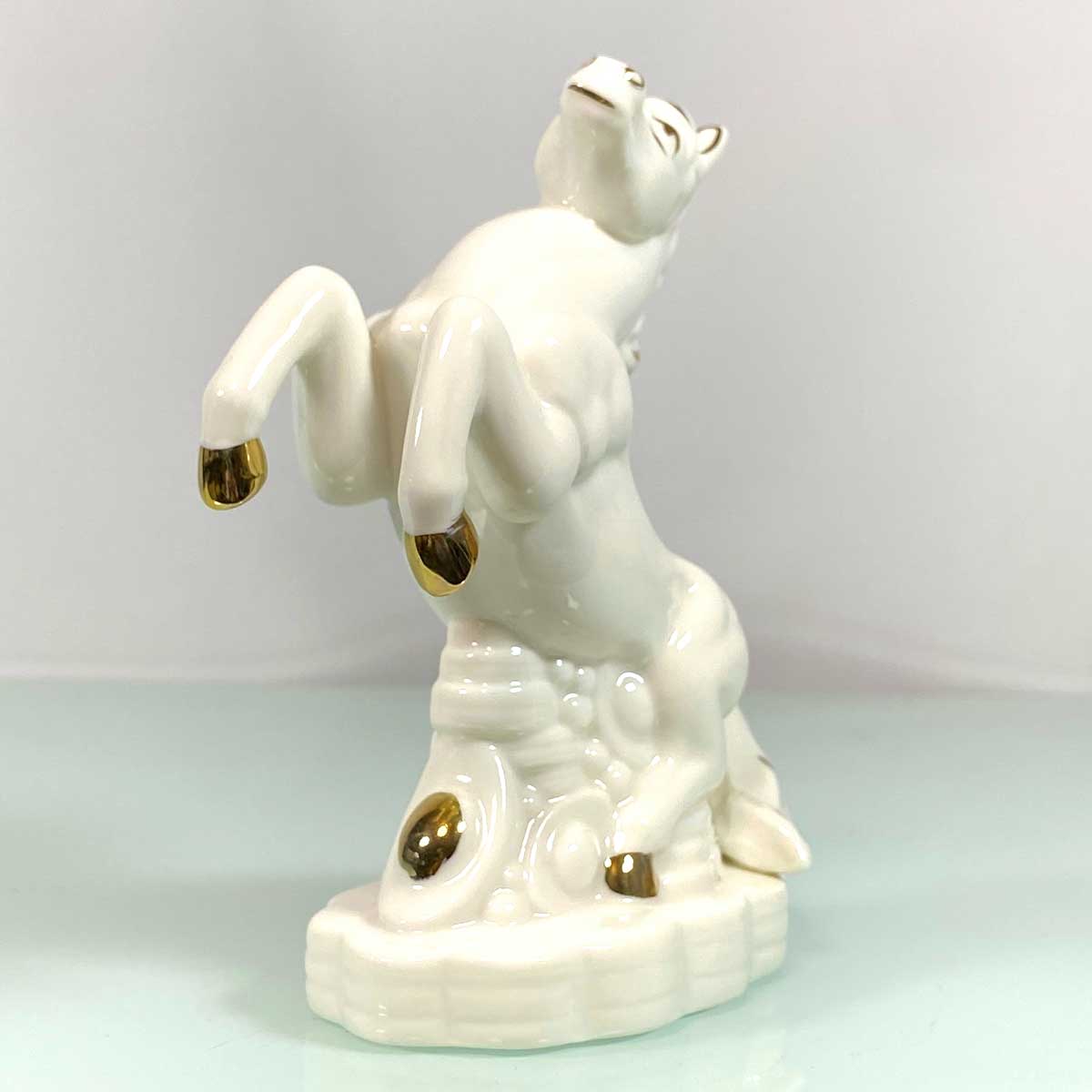 開運 白馬 陶器製置物（高さ13.5cm）｜金運・仕事運・勝負運を