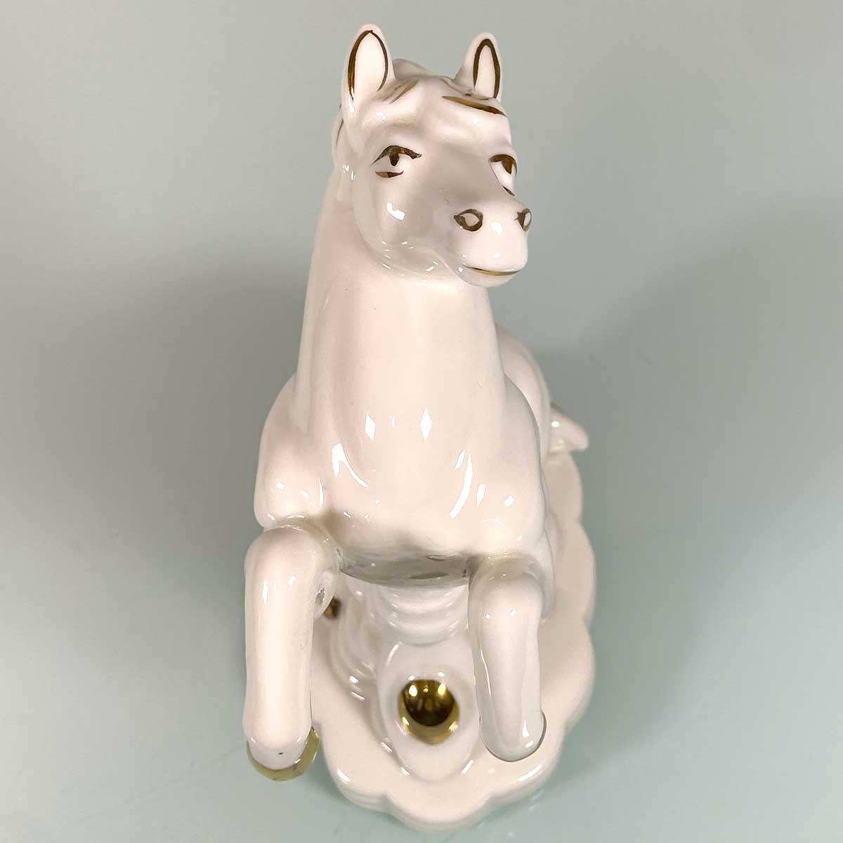 開運 白馬 陶器製置物（高さ13.5cm）｜金運・仕事運・勝負運を