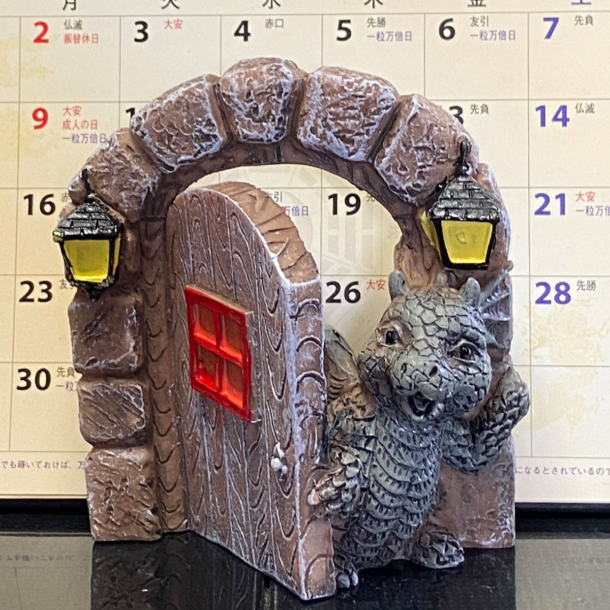 ドラゴン 龍 壁 置物 ドア 窓 飾り インテリア かわいい ミニ
