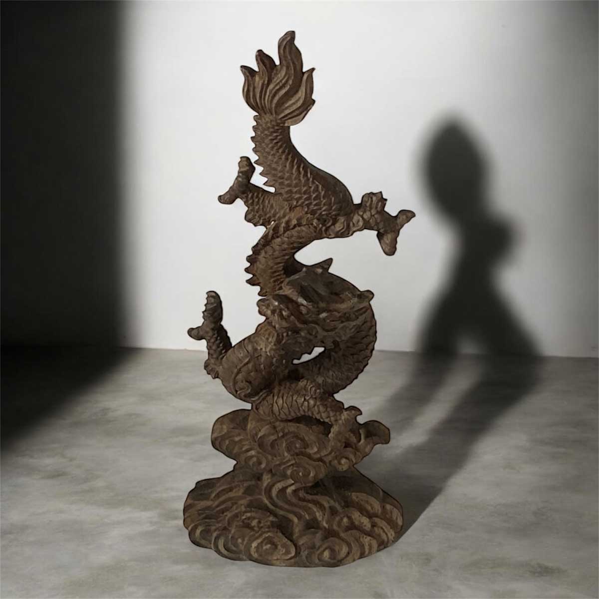 沈香木 「飛龍在天」5本爪の龍の木彫置物｜天然沈香木・開運インテリア