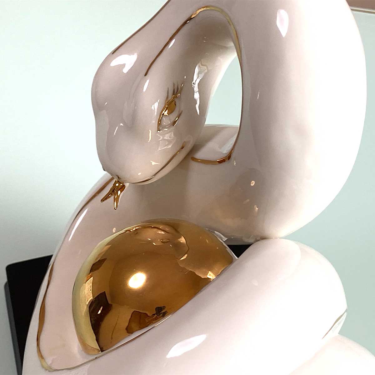 巳年 干支 白蛇 セラミック置物 18cm｜金運上昇・商売繁盛・家内安全