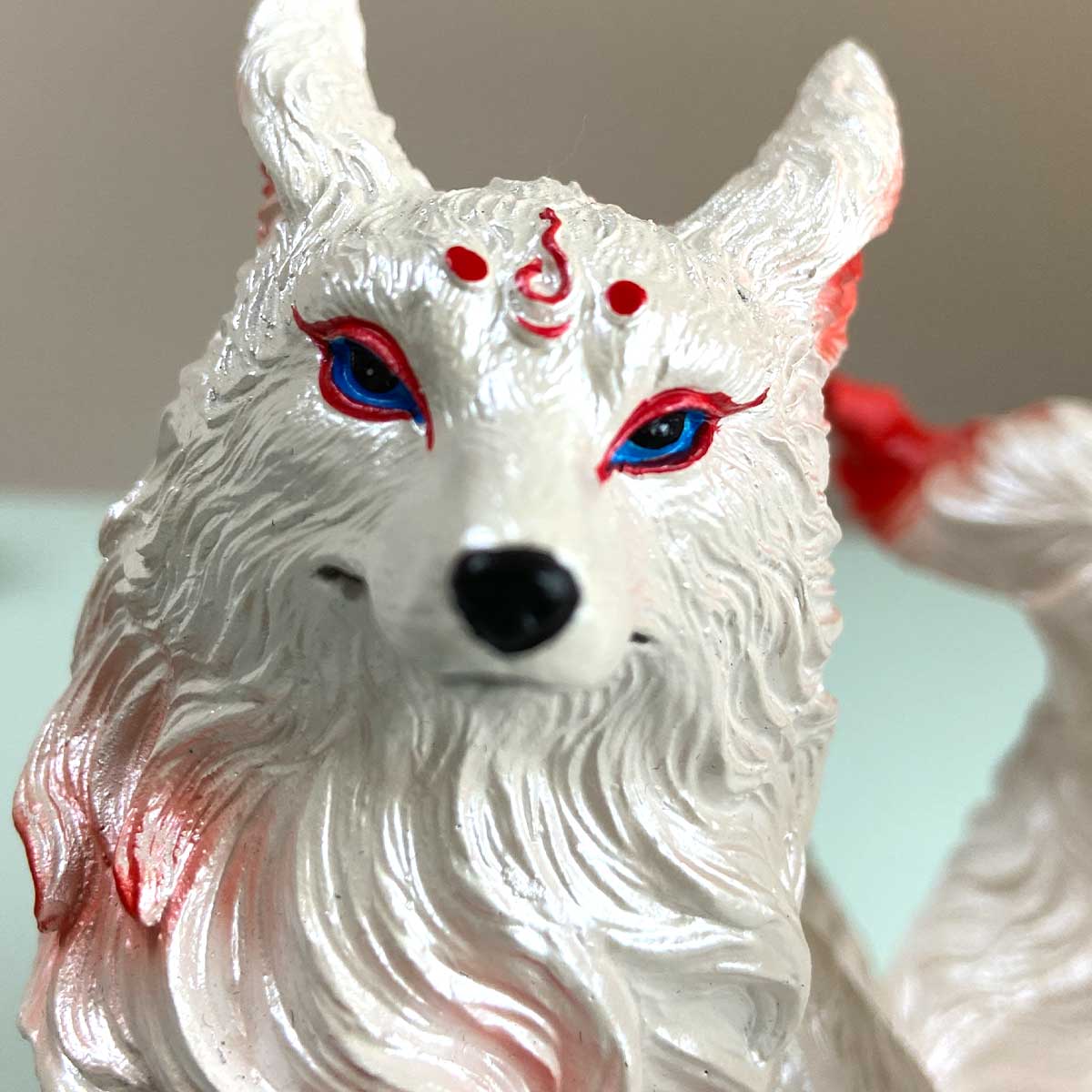 九尾の狐 中サイズ 置物｜金運・商売繁盛・家庭円満｜屋内外対応の開運