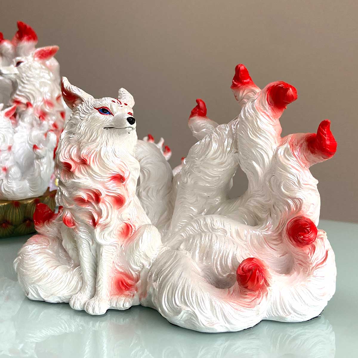 九尾の狐 中サイズ 置物｜金運・商売繁盛・家庭円満｜屋内外対応の開運