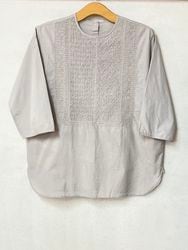 maison de SOIL/�᥾�� �� �����롡60s ORGANIC CAMBRIC WITH EMB BACK OPENING CREW NECK HALF/SLEEVE EMB SHIRT ������NMDS26223��[����̵��]