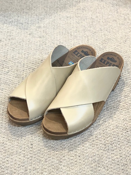 EXPERT/ѡ VINTAGE WIDE CROSS STRAP SANDAL WITH REGULAR HEEL WOODEN SOLE   NEP2001̵