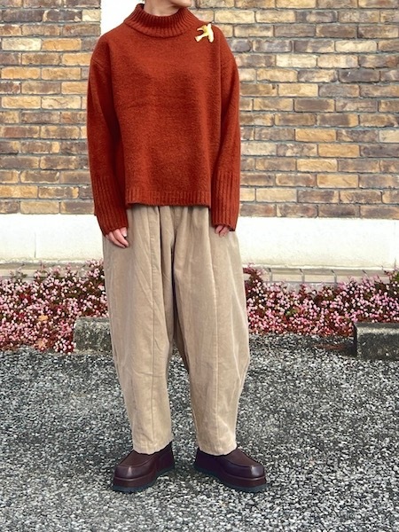 新品タグ付！TANG　太コーデュロイ製品洗い パンツ（グレージュ） SALE TANG/タング コットンコーデュロイ バルーンパンツ（製品洗い