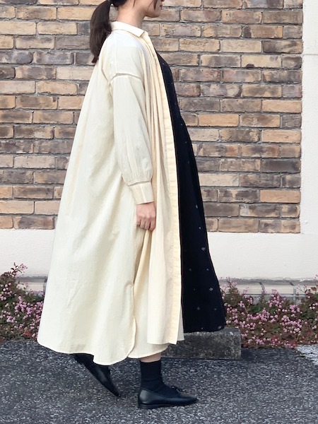 SALE maison de SOIL/᥾ɥ롡HEAVY COTTON KHADI WITH SELVAGE NECK GATHERED MAXI SHIRT DRESS WITH BELTINMDS20723[̵]