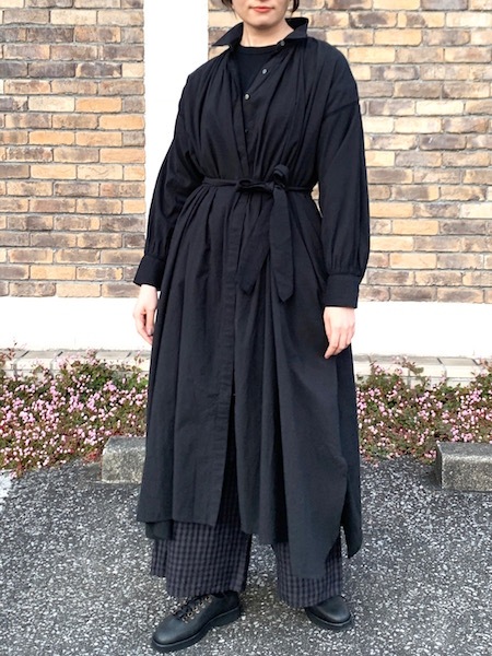 SALE maison de SOIL/᥾ɥ롡HEAVY COTTON KHADI WITH SELVAGE NECK GATHERED MAXI SHIRT DRESS WITH BELTINMDS20723[̵]