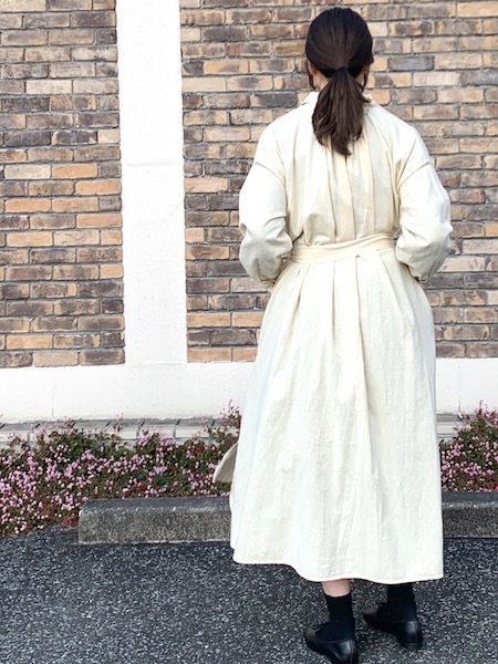 SALE maison de SOIL/᥾ɥ롡HEAVY COTTON KHADI WITH SELVAGE NECK GATHERED MAXI SHIRT DRESS WITH BELTINMDS20723[̵]