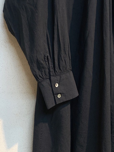 SALE maison de SOIL/᥾ɥ롡HEAVY COTTON KHADI WITH SELVAGE NECK GATHERED MAXI SHIRT DRESS WITH BELTINMDS20723[̵]