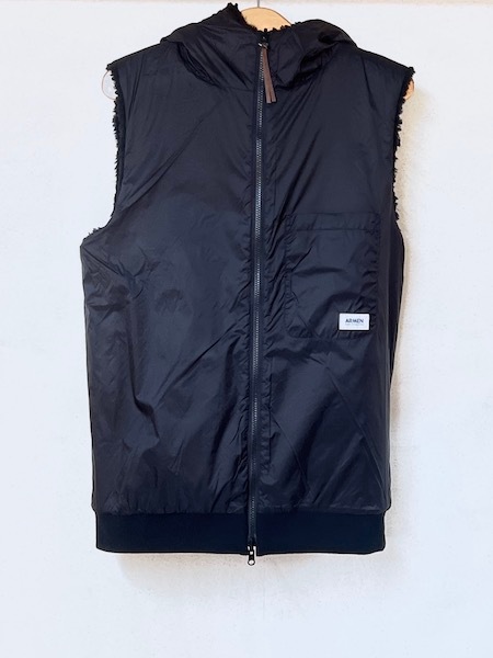 ARMEN/アーメン REVERSIBLE ZIP-UP FLEECE HOODED VEST ・ ADNAM2552