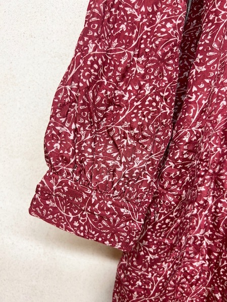 maison deSOIL/᥾ɥ롡  QUILTED SILK PRINT BACK OPENING CREW-NECK SHIRT DRESS NMDS22502P[̵]
