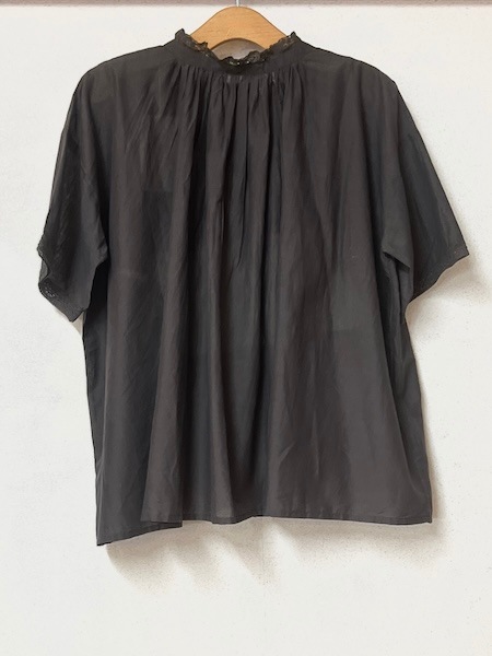 jononlynx コットンボイルジレ (黒 / ボルドー) SOIL/ソイル 80s COTTON VOILE LACE LACE&LOOP BUTTON GATHERED SMOCK