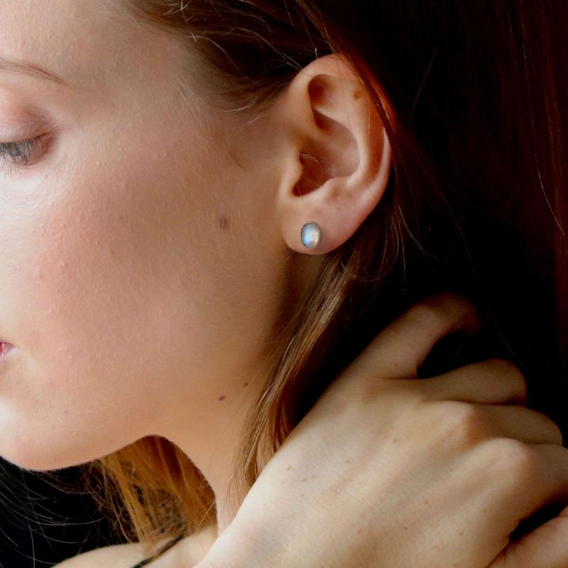 天然石レインボームーンストーン ストーンピアス【片耳】