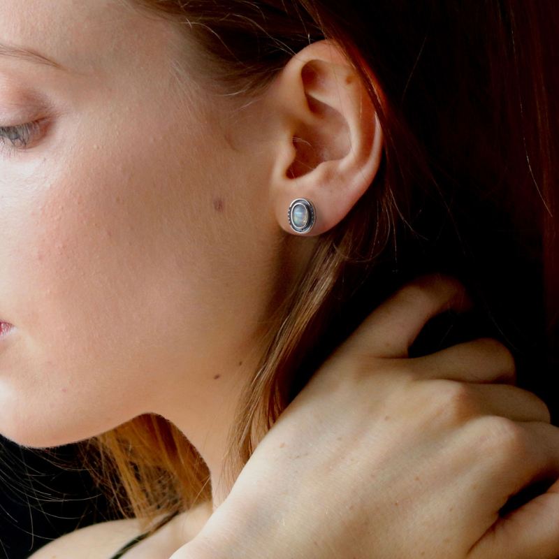 天然石レインボームーンストーン ストーンピアス｜すべての商品