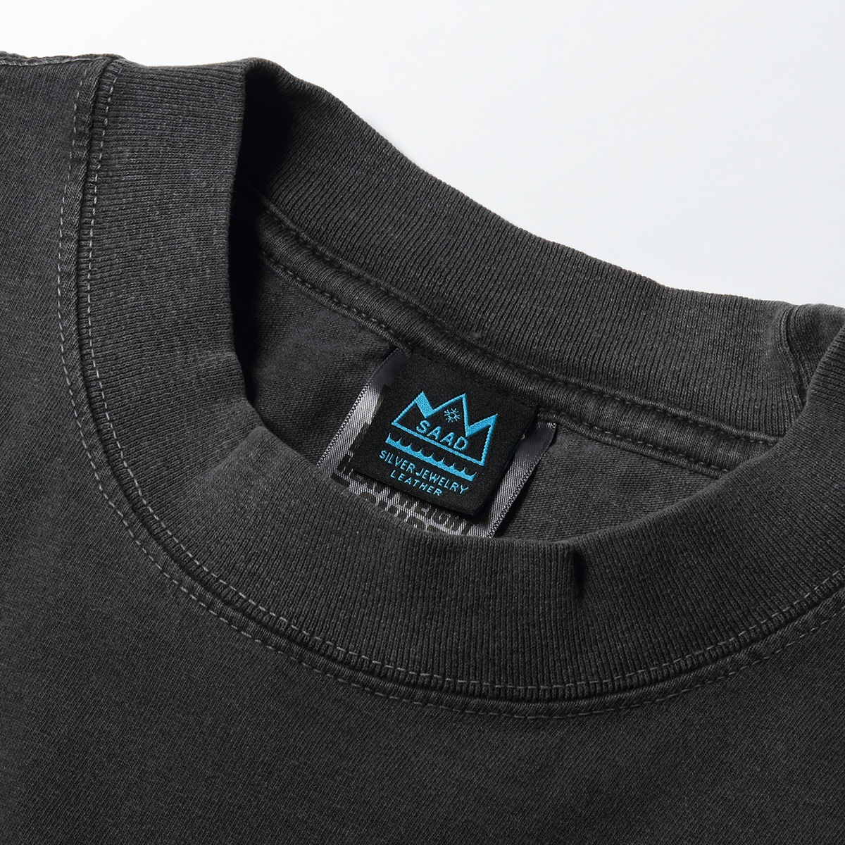 SAAD 25AW 27TH ANNIVERSARY アラベスク 刺繍 TEE Tシャツ シャドウブラック