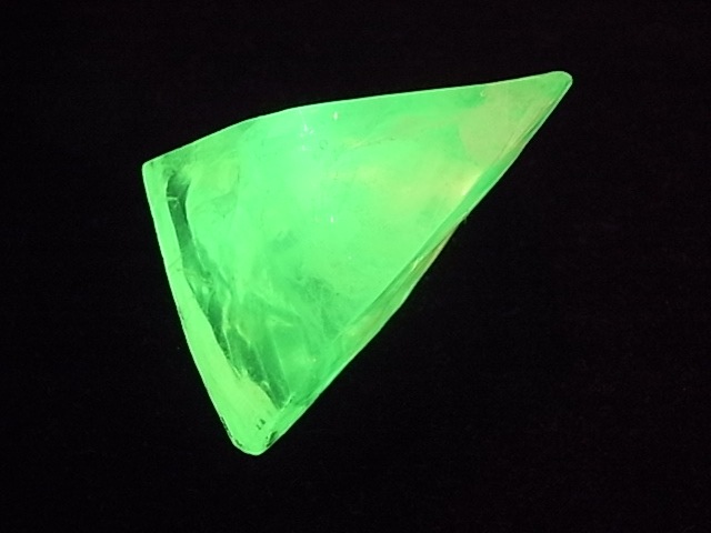 ☆安らぎと平和の象徴☆アンダラクリスタルピスタチオグリーン☆天然ガラス 107g ☆安らぎと平和の象徴☆アンダラクリスタルピスタチオグリーン☆天然