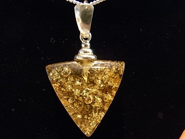 PK00204F アンバー（琥珀） ペンダントヘッド【リトアニア産