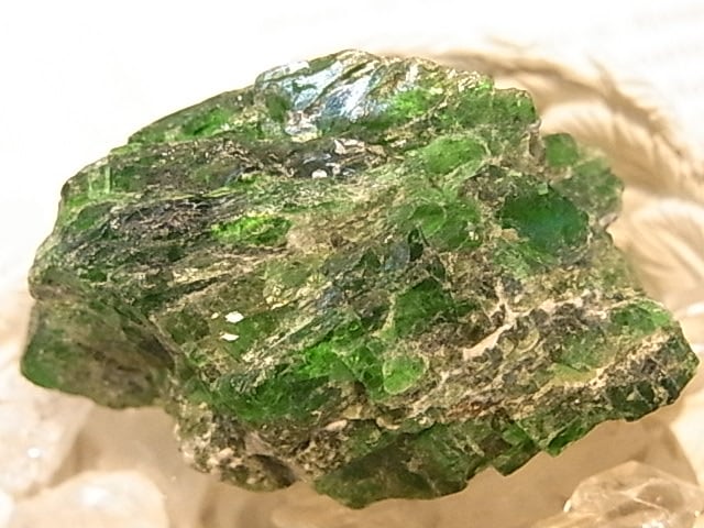 GK00280F クロムダイオプサイト 原石(ロシア産) | すべての商品