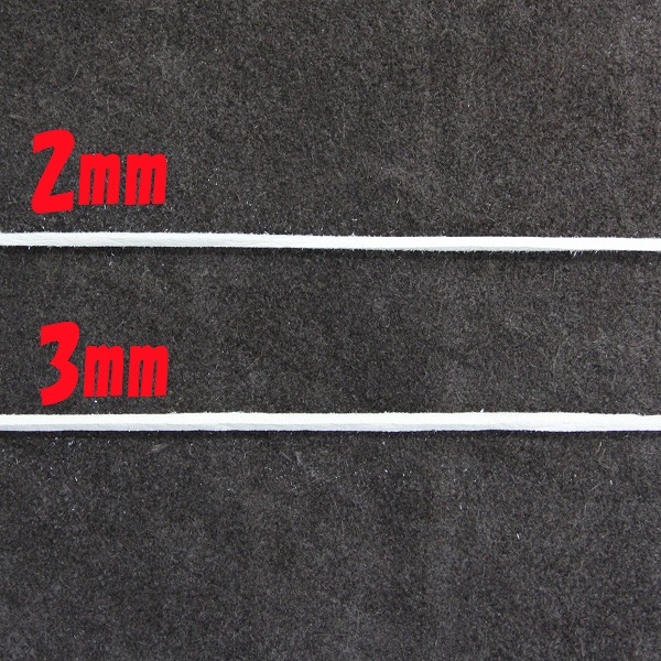 2ミリ鹿革白色紐濃極赤ビーズ約5ミリ前後幅使用ビーズ部分50