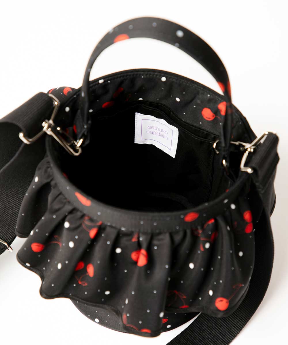 セツコサジテール　フィグ　さくらんぼ フリル付き黒地赤ドットショルダーバッグ セツコサジテ ル フィグ さくらんぼ フリル付き黒地赤ドットショルダ