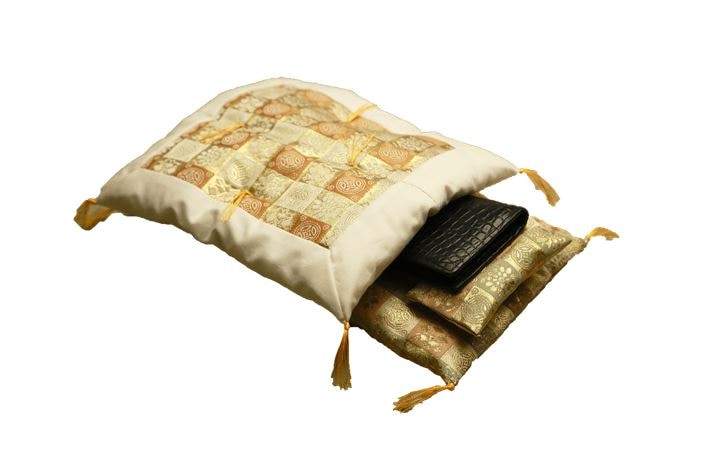 財布ふとん・穴澤天神社で祈祷済み