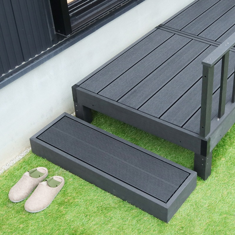 ウッドデッキ 踏み台