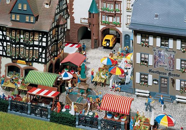 市場の売店と小物セット ：ファーラー 未塗装キット HO(1/87) 180582