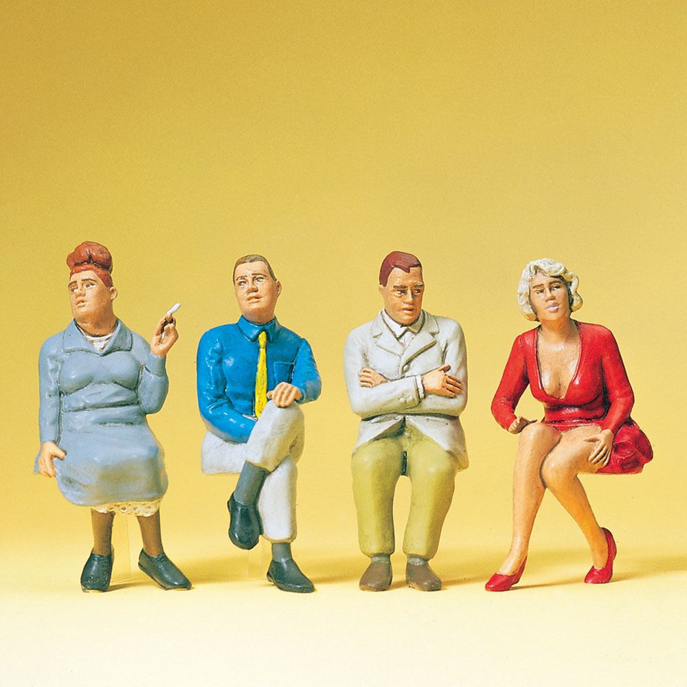プライザー　多種　多スケール　セット 腰掛けた人々 ：プライザー 塗装済完成品 1/32 63090 | 人物,座って