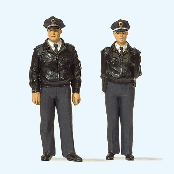男女の立っているドイツ連邦警察官（ブルー） ：プライザー 塗装済完成