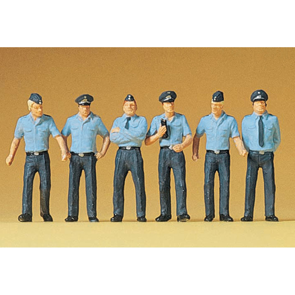 夏服のドイツ空軍 ：プライザー 塗装済完成品 1/72 72407 | 人物,働く