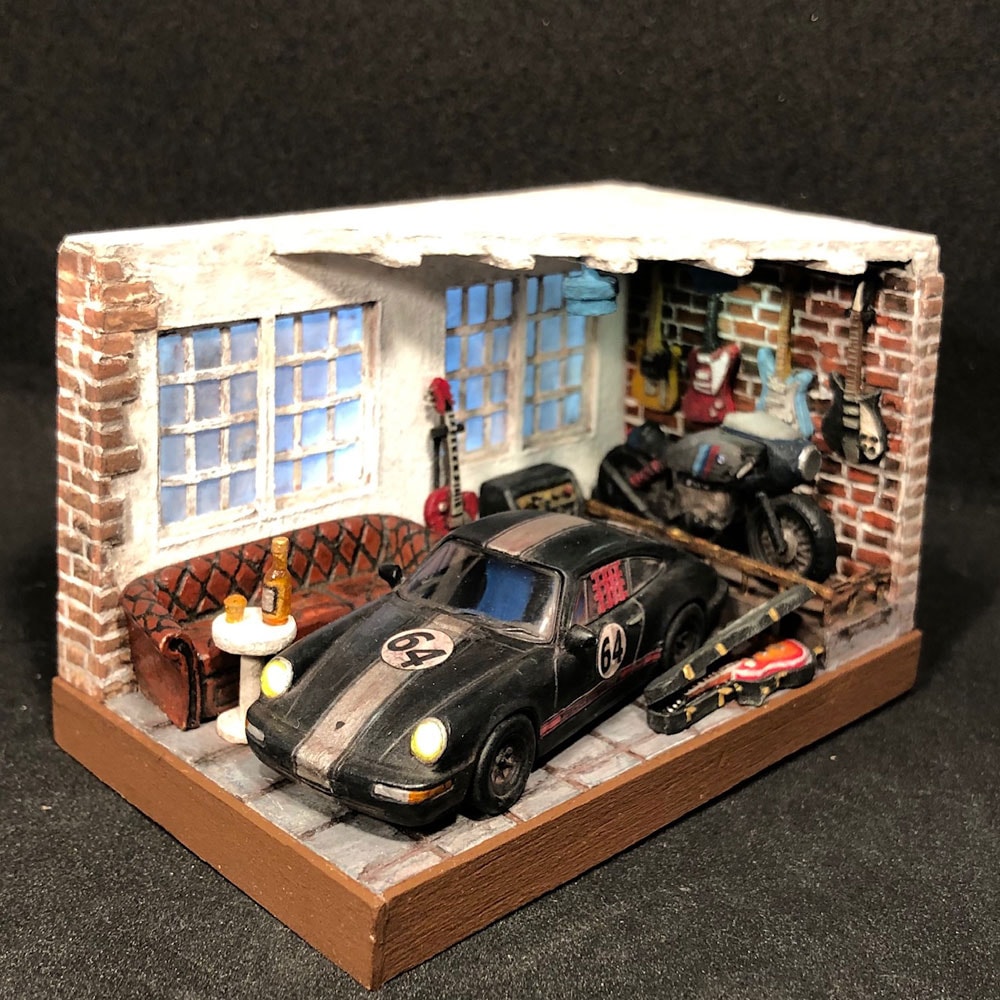 情景箱「半地下の隠れ家」 ：情景箱 塗装済完成品 1/64 | 完成ジオラマ