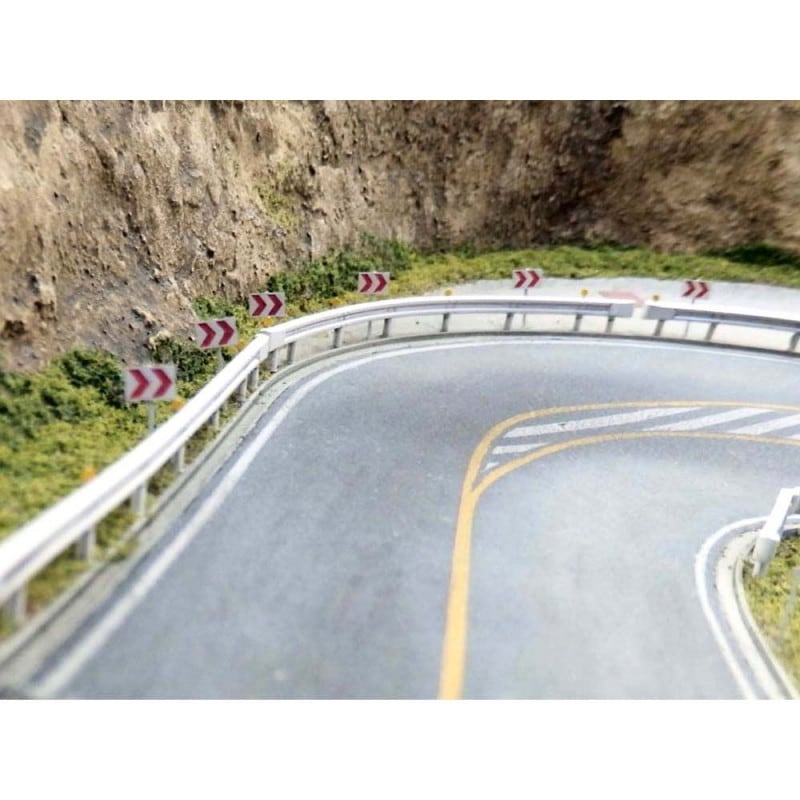 ���Ϸ��ۡ�����ͶƳɸ���������Ф�Ʊ���ʡ��������Ĥ���̤�������åȡ�N(1/150)��3830