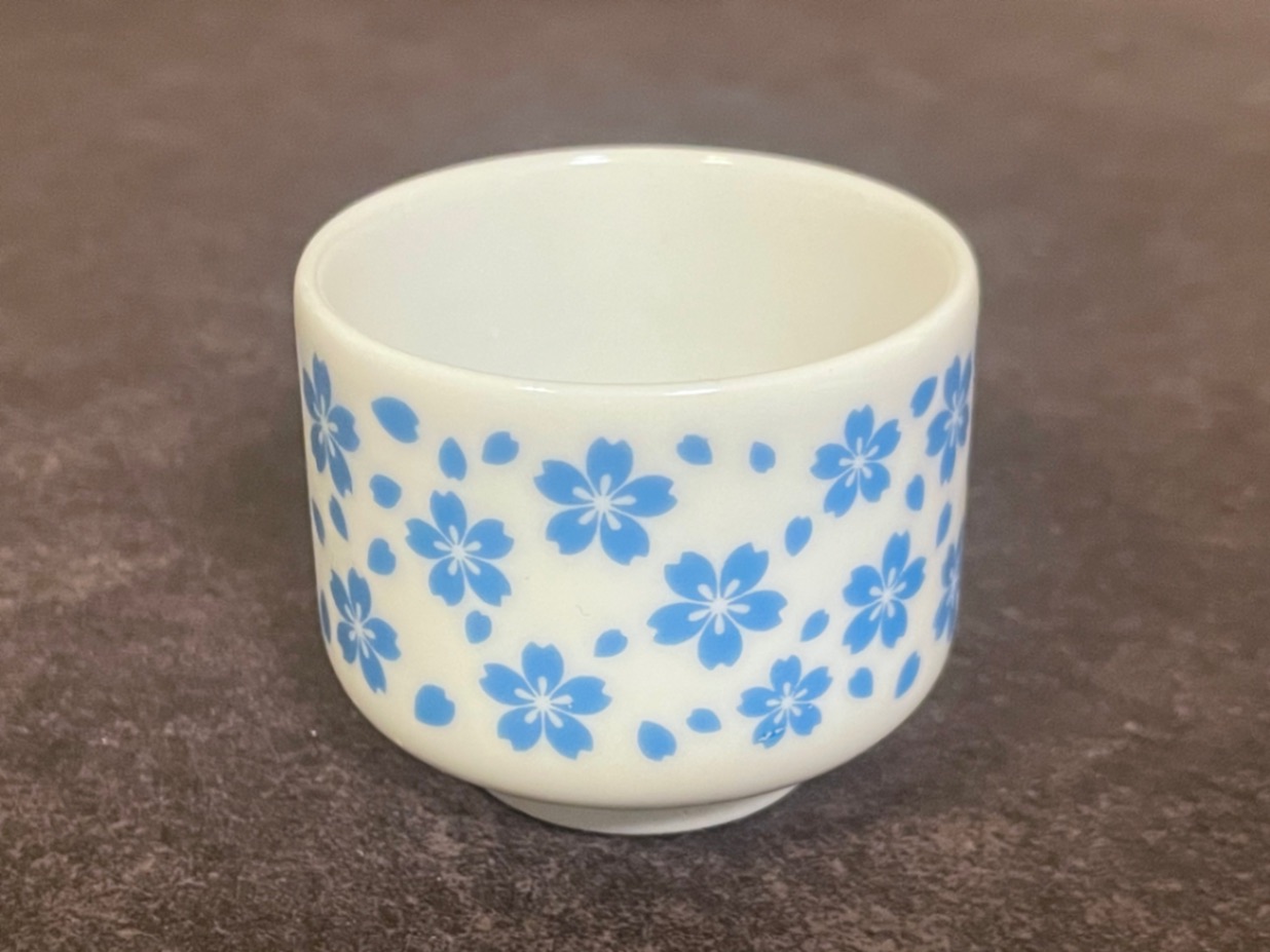 お猪口 ハートお猪口 サクラ柄（ブルー） | お猪口 | Sake-Bito GUILD