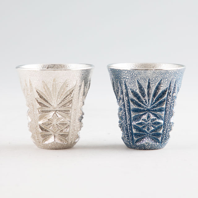 薩摩錫器 錫 切子ぐい呑み 白色・漆藍色加工 2個セット 110-1 111-1 岩切美巧堂　代引不可|酒器|薩摩錫器