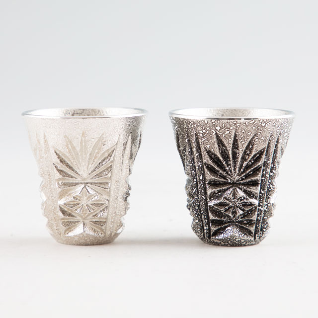 薩摩錫器 錫 切子ぐい呑み 漆黒色加工・白色 45ml 2個セット 98 110-1 岩切美巧堂　代引不可|酒器|薩摩錫器