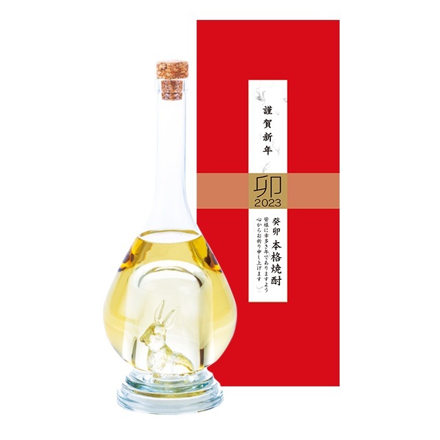 【送料無料】予約品 12月1日より出荷予定！八鹿酒造 2023年 干支ボトル 卯(うさぎ)  500ml瓶化粧箱入 熟成麦焼酎 兎