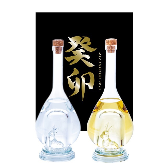 【送料無料】予約品 12月1日より出荷予定！八鹿酒造 2023年 干支ボトル 卯(うさぎ) 熟成麦焼酎・純米大吟醸セット  500ml各1本 化粧箱入 兎