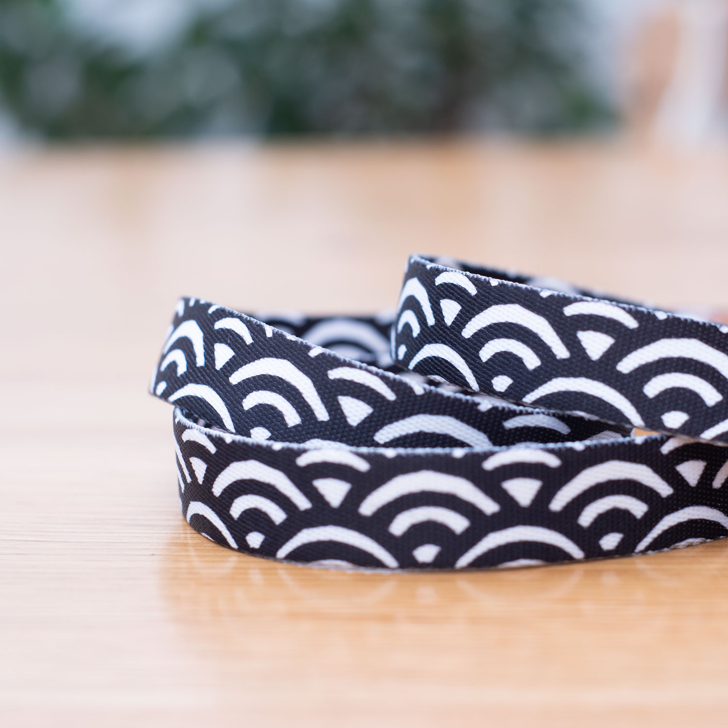 黒色青海波紋様リード　真鍮製ナスカン　　小・中・大型犬用16/24mm幅　持ち手ヌメ革　　A2683