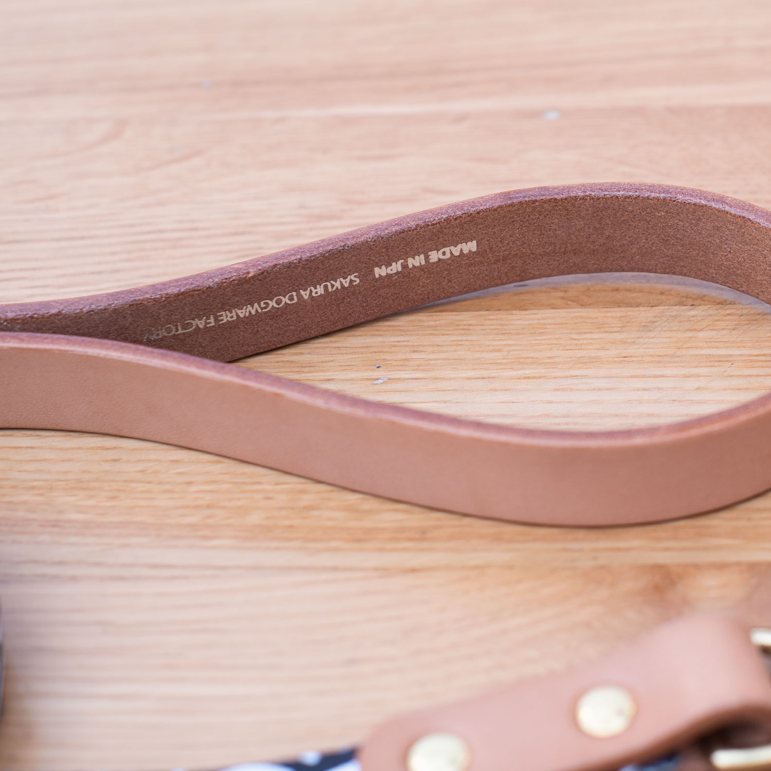 黒色青海波紋様リード　真鍮製ナスカン　　小・中・大型犬用16/24mm幅　持ち手ヌメ革　　A2683