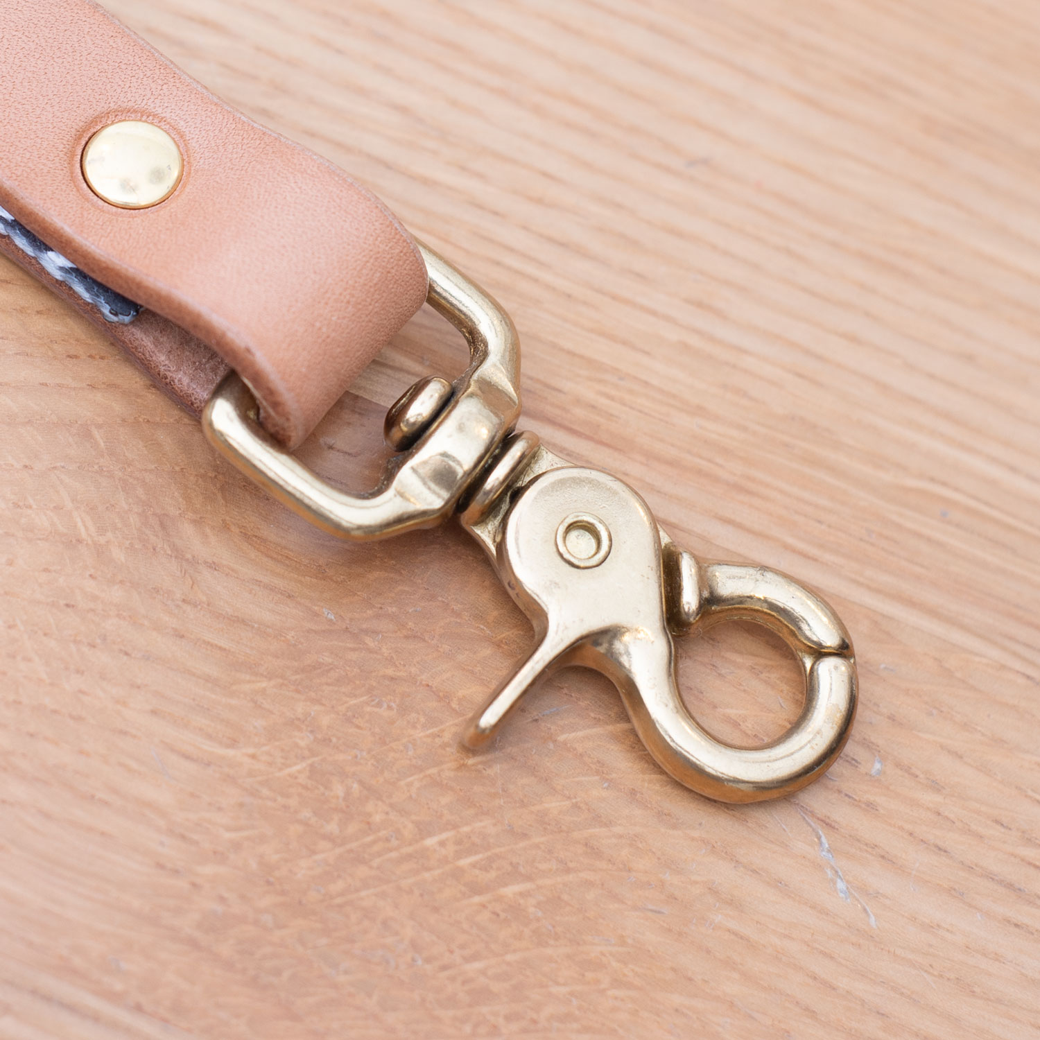 本革首輪・おしゃれ首輪・迷子札首輪の サクラ犬具製作所 / 黒色青海