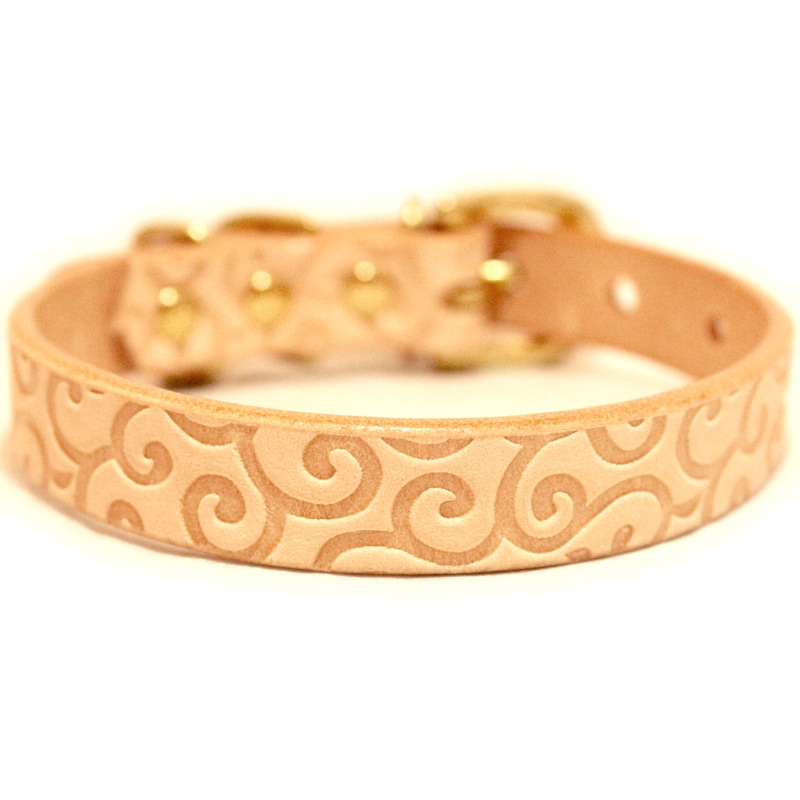 [#A8891]サクラ犬具製作所　本革　唐草型押し模様首輪 からくさ　日本製